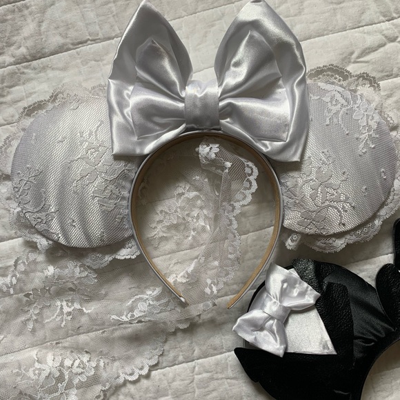 💍Bride & groom Disney Ears Set - Picture 2 of 7